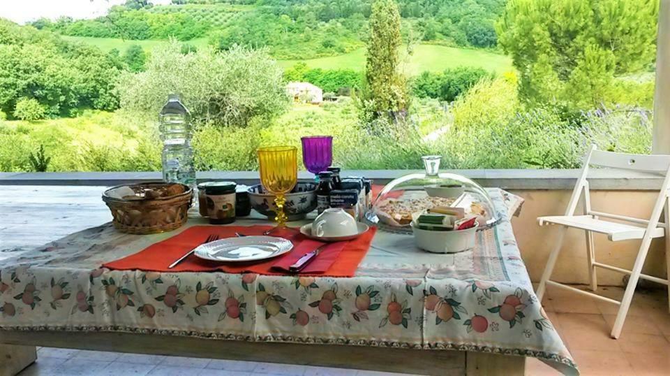 Agriturismo La Barca Nel Bosco Rosciano  Luaran gambar